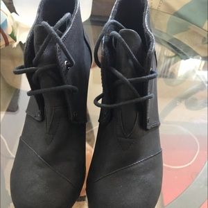 Toms all black wedge size 6